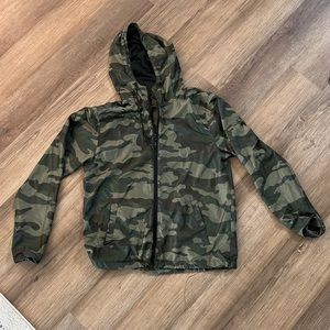 Independent trading co lightweight camo rain jacket